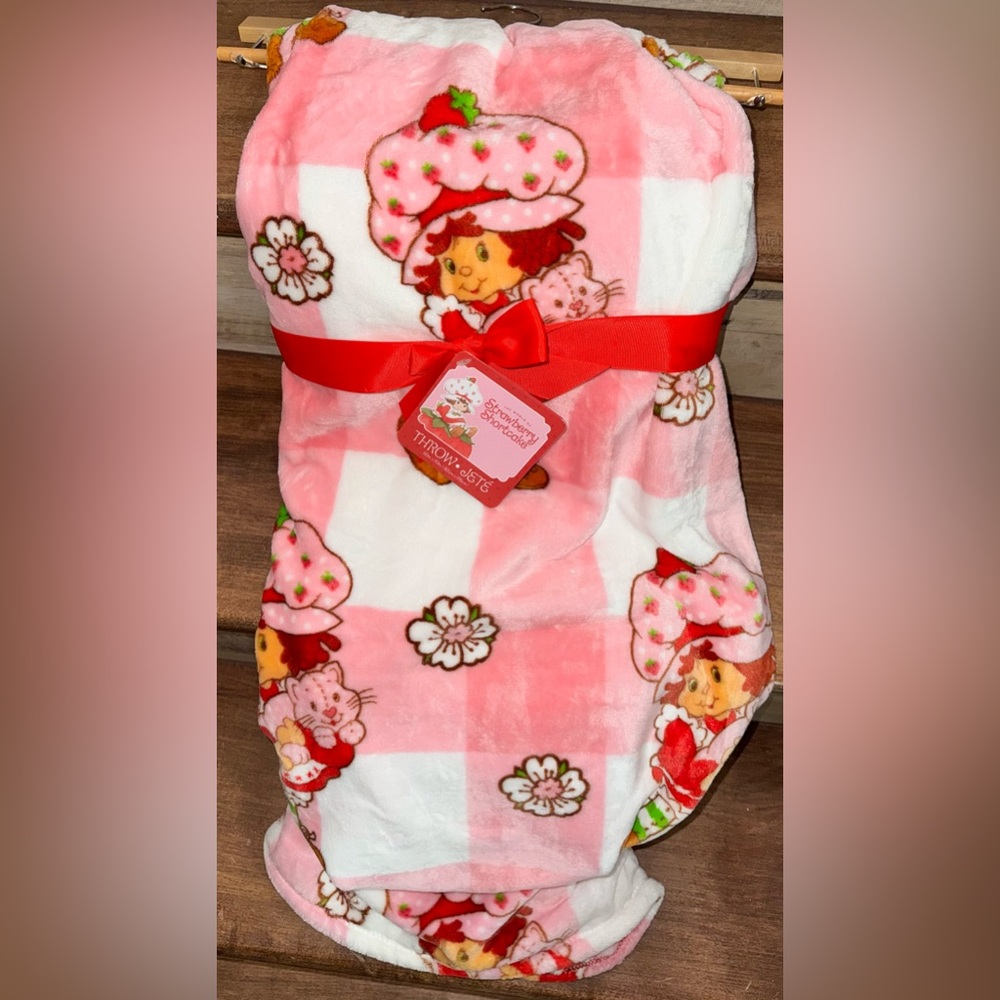 🥰 STRAWBERRY SHORTCAKE & CUSTARD THE CAT 🐈 OVERSIZED PINK THROW BLANKET 60”x70”